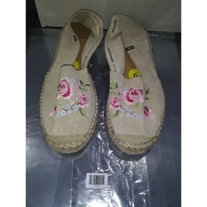 Fabiolas Embroidered Espadrilles Floral Design